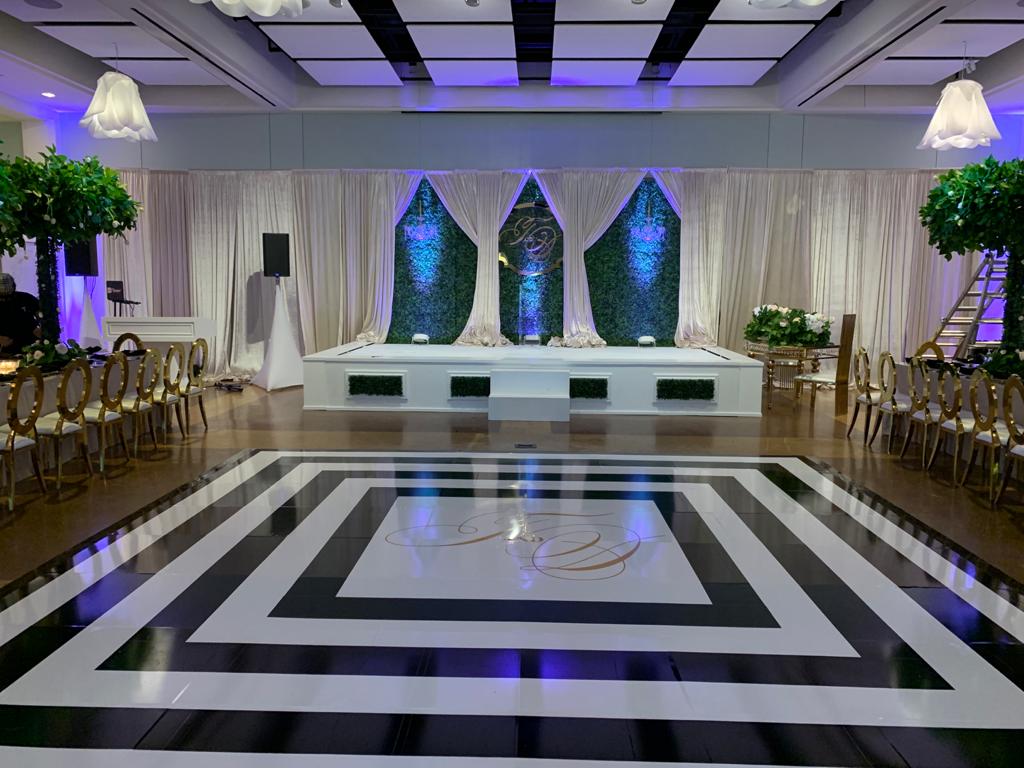 STAGE FAÇADE | WHITE | HEDGE