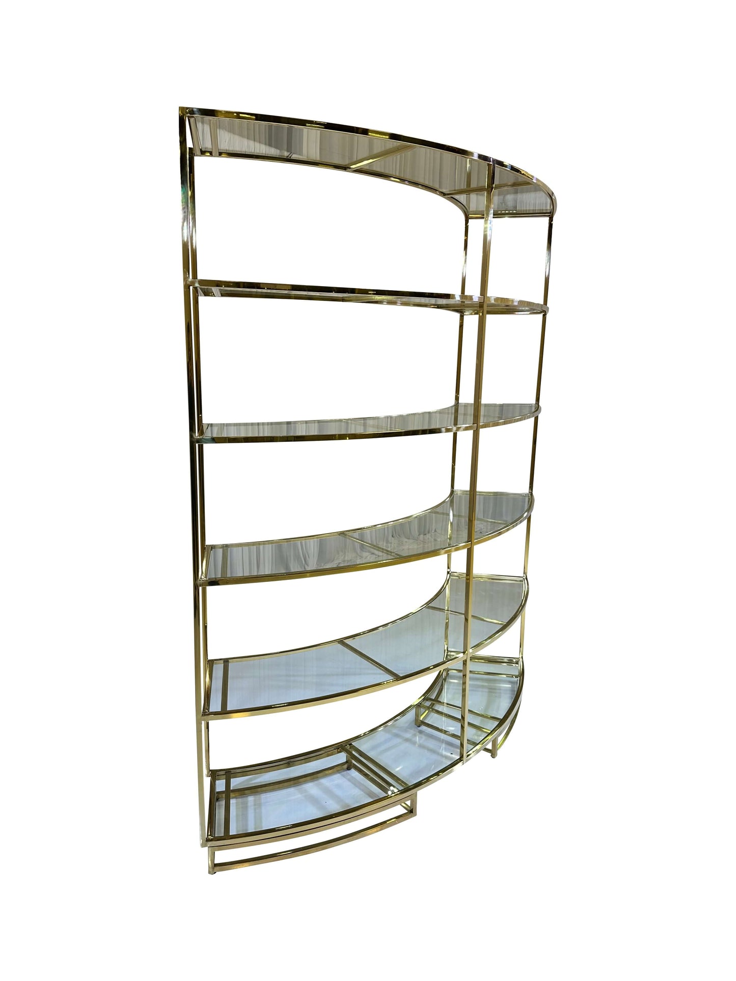 OLIVE DISPLAY UNIT - GOLD - H 91" / W 79" / D 14" | Shelf Height 16" The LLL Olive Display Unit in Gold Is a beautifully curved metal frame display unit with a glass top. This Olive Display Unit adds glitz and brilliant shine to any venue. Its unique heig