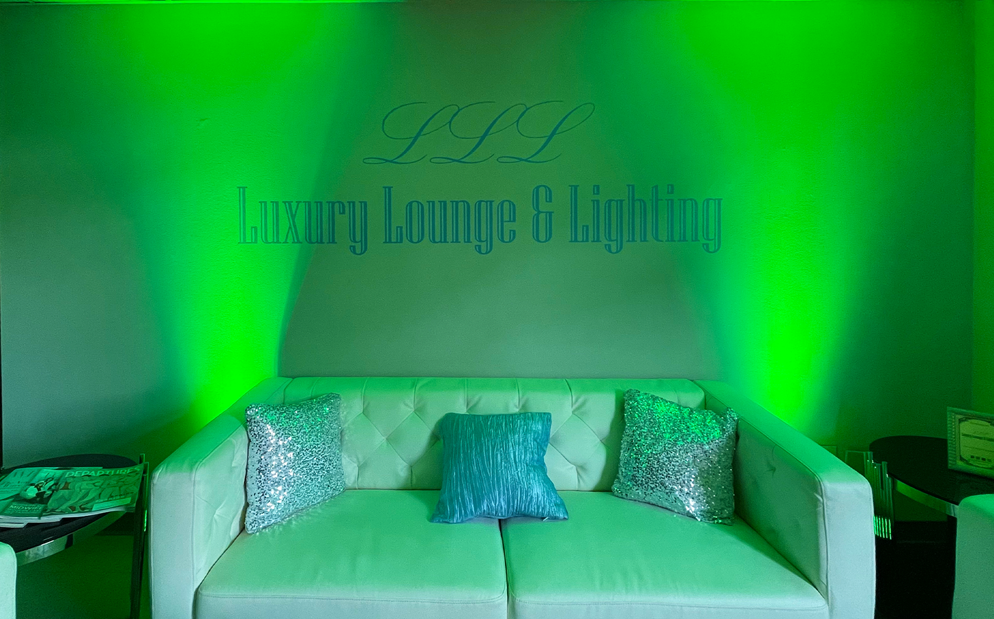 WIRELESS LED UPLIGHT/WASH LIGHT FIXTURE (160W - RGBWAUV) W/REMOTE