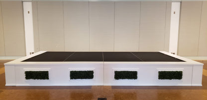 STAGE FAÇADE | WHITE | HEDGE
