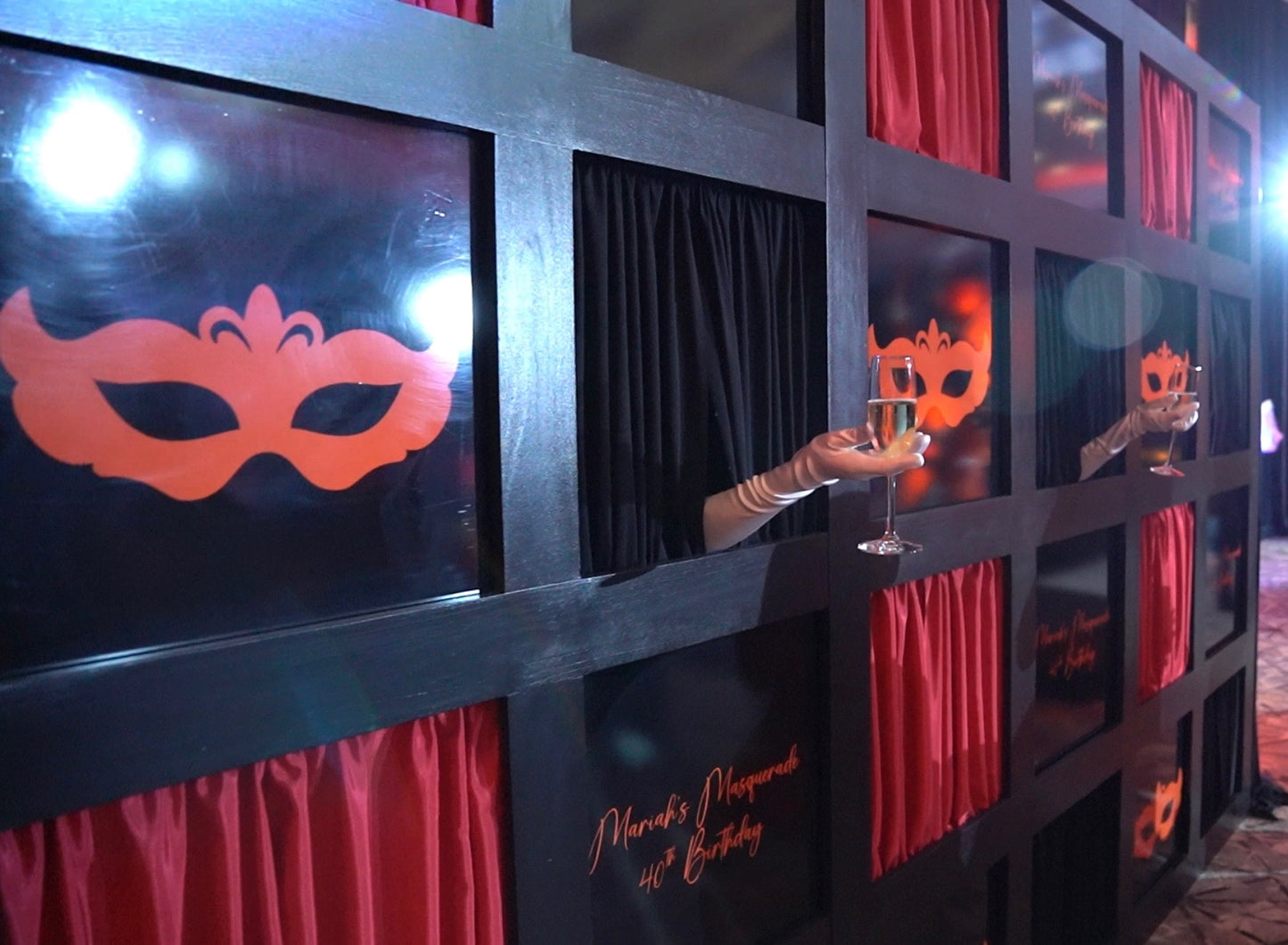 LIVING CHAMPAGNE WALL